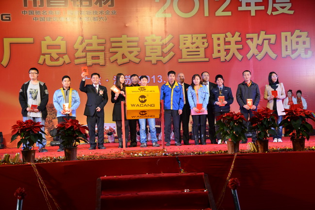 宣告第一批出格奖