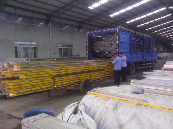 伟昌结合工商公安打假大捷