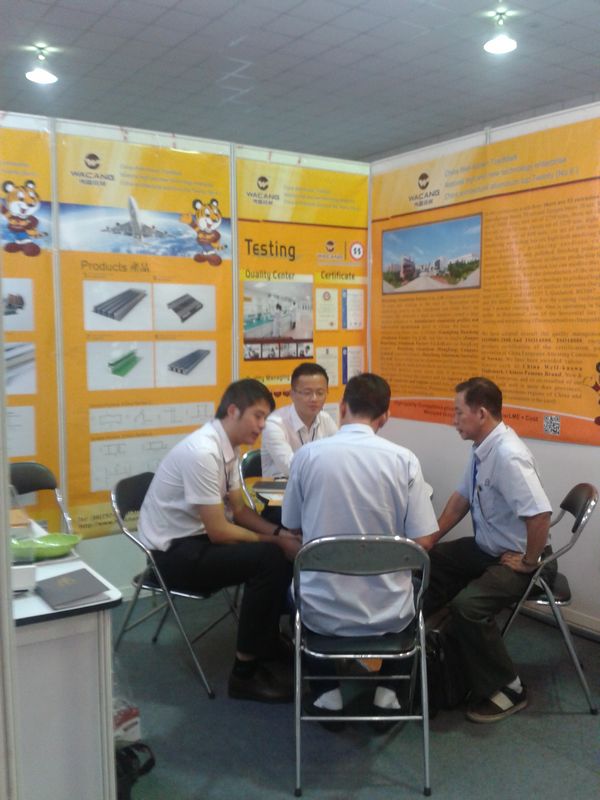 4008云顶集团铝厂参与2013年越南首届门窗幕墙展