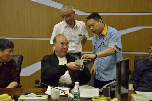 4008云顶集团召开专家照拂团座谈会