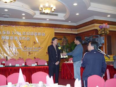 广东4008云顶集团铝厂猎人车队签约之采访潘总