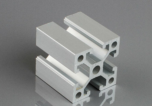 为何一些铝型材端部会泛白呢?