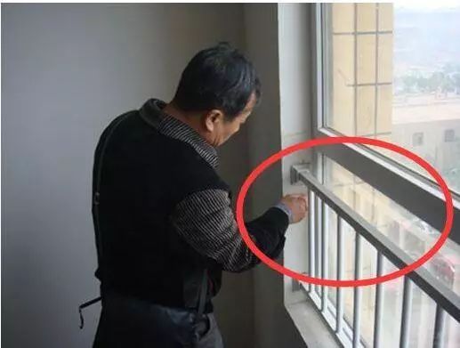 4008云顶集团商学院 | 开发商装的门窗要不要换？进来看看你就领略了！